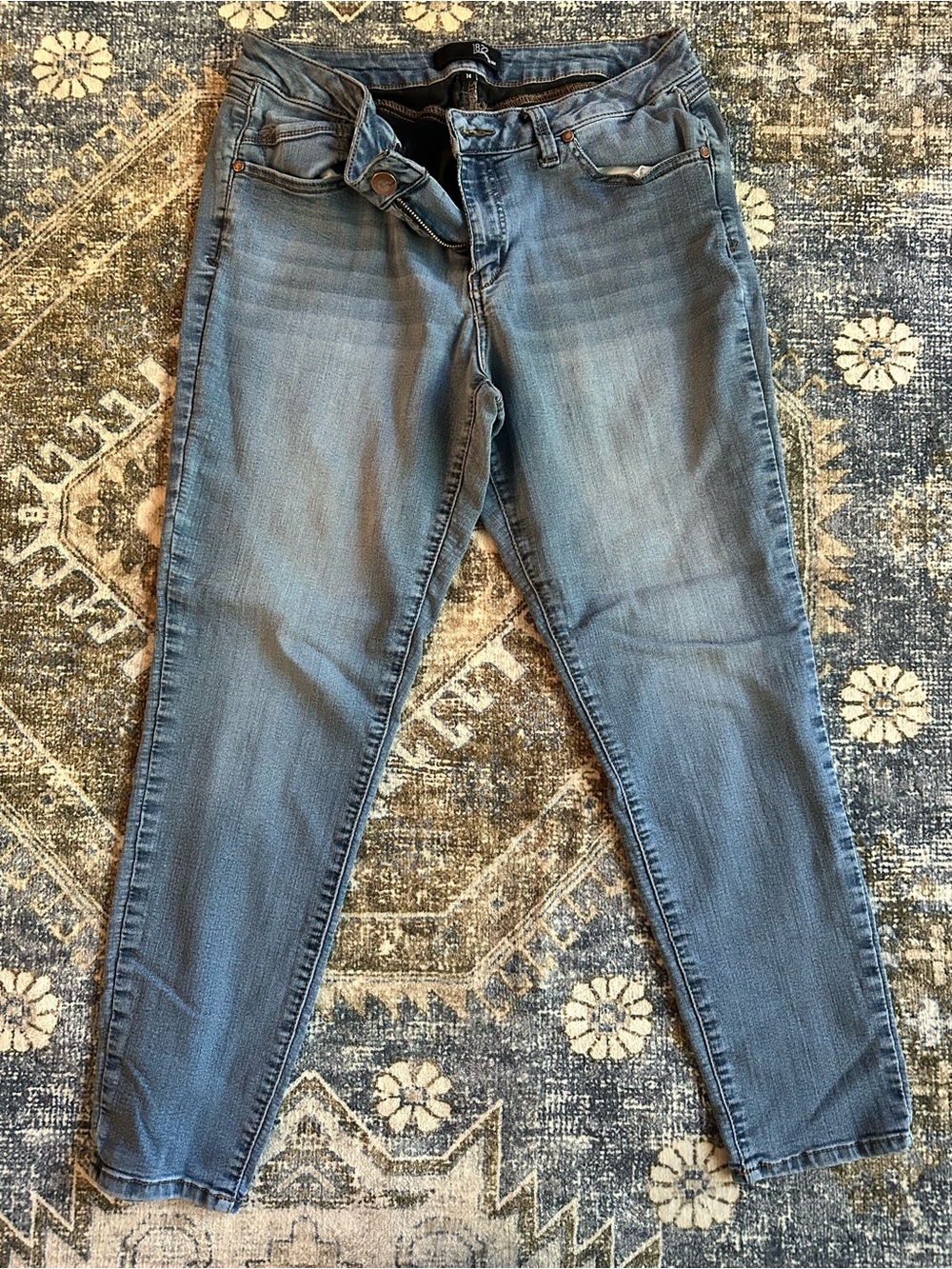 1822 Denim Women's Faded Blue Skinny Jeans
